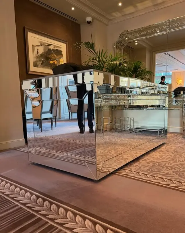 habillage miroir - palace parisien - miroiterie perucca